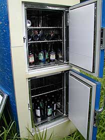 非電化冷蔵庫・内部