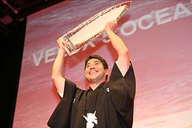 表彰式の白石康次郎さん