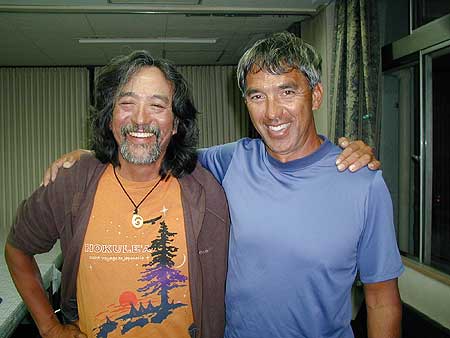 ナイノア・トンプソンさん、内田正洋さん