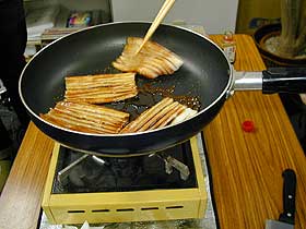 「うなじゆう」料理中