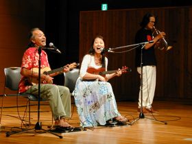 ハーフムーンのおふたり（琢磨仁さんと啓子さん）