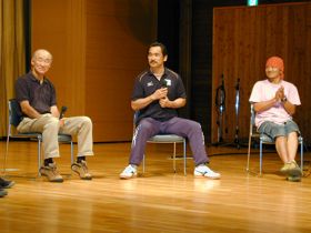 前夜祭のトークショーの模様