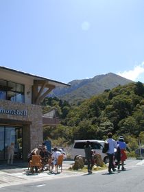モンベルの大山店から仰ぎ見る大山。