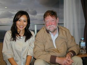 ニコルさんと記念写真、番組初登場のレポーター、長澤ゆきさん